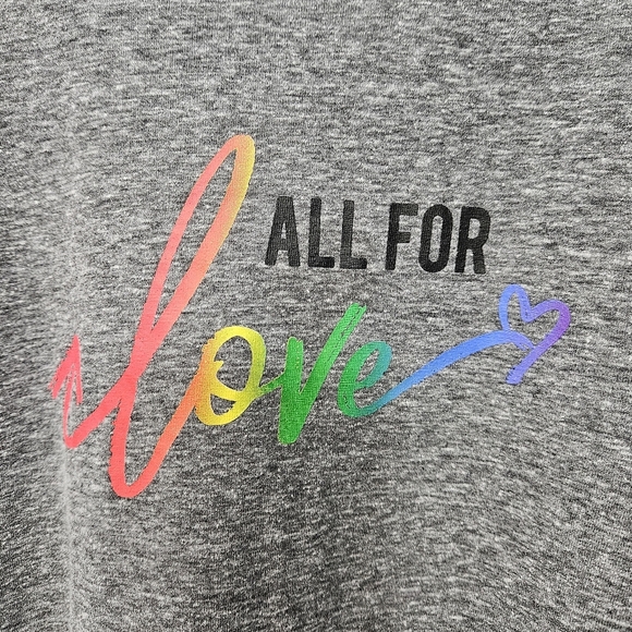Livi Active Plus 18/20 Gray Tee with Cross Back and Colorful Print ALL FOR LOVE - Picture 3 of 6